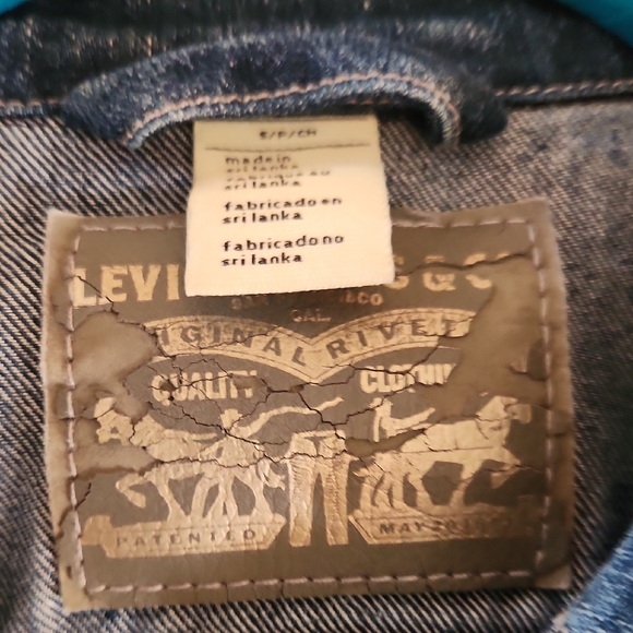 Levi's Classic Blue Denim Jacket - Picture 2 of 4
